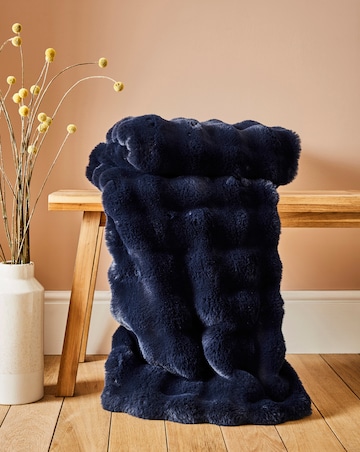 Gray & Osbourn Bubble Faux Fur Throw