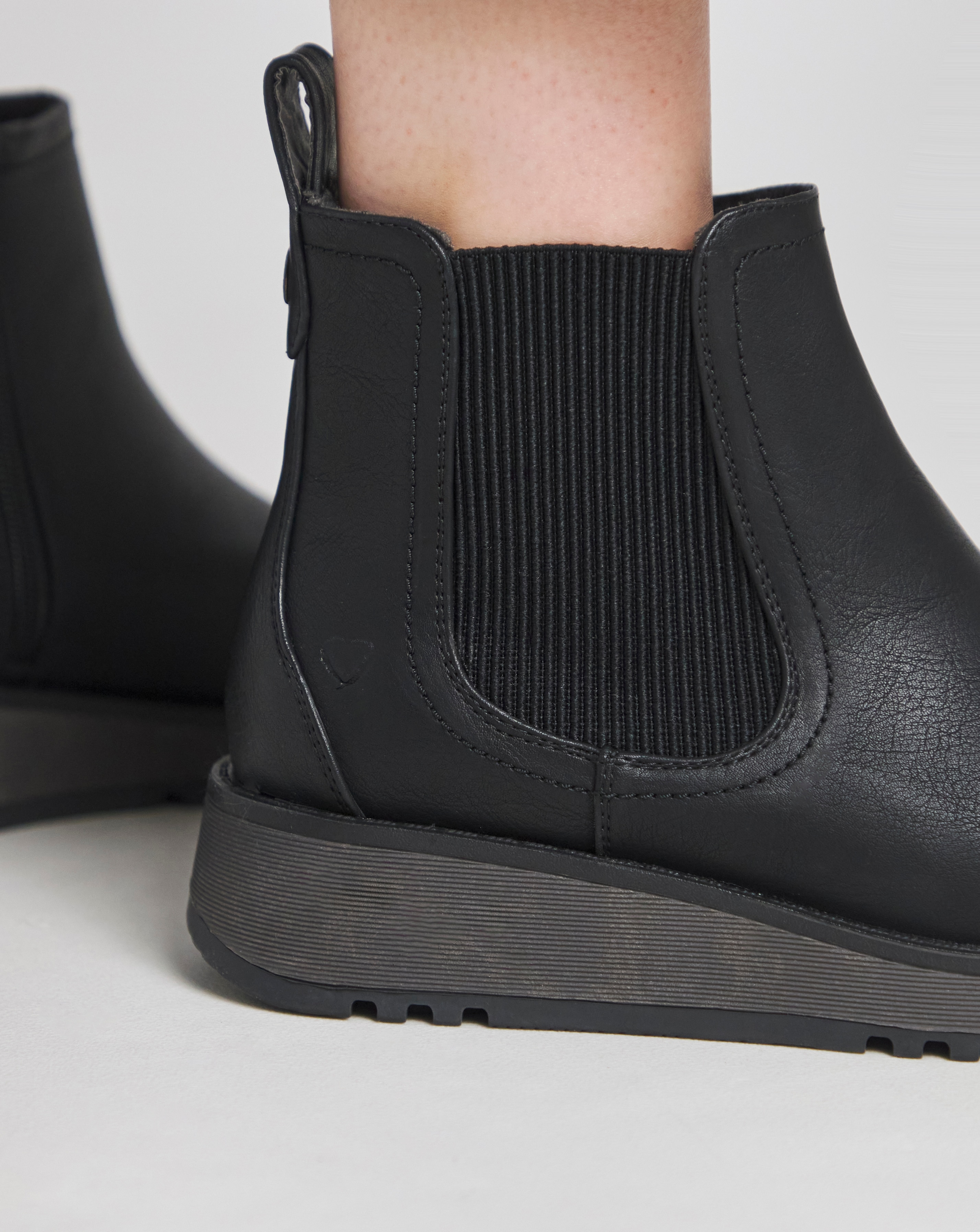 Chelsea boot for wide feet hotsell