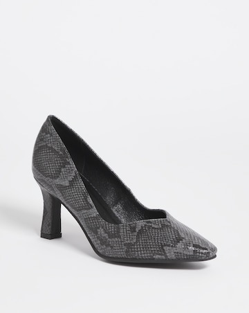 Heeled Court Shoe E Fit