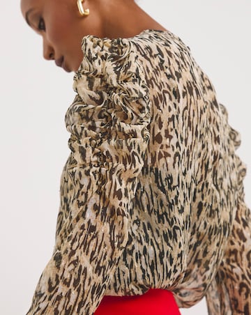 Animal Print Dobby Ruched Sleeve Top