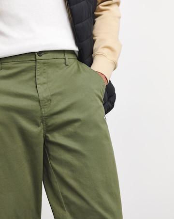 Loose Fit Chino