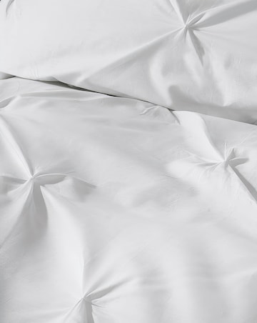 Lara White Pleated Pinuck Duvet Set